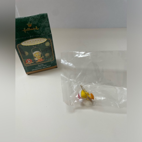Hallmark Ornament, Tweety Looney Tunes, mini new in box. - Picture 4 of 9